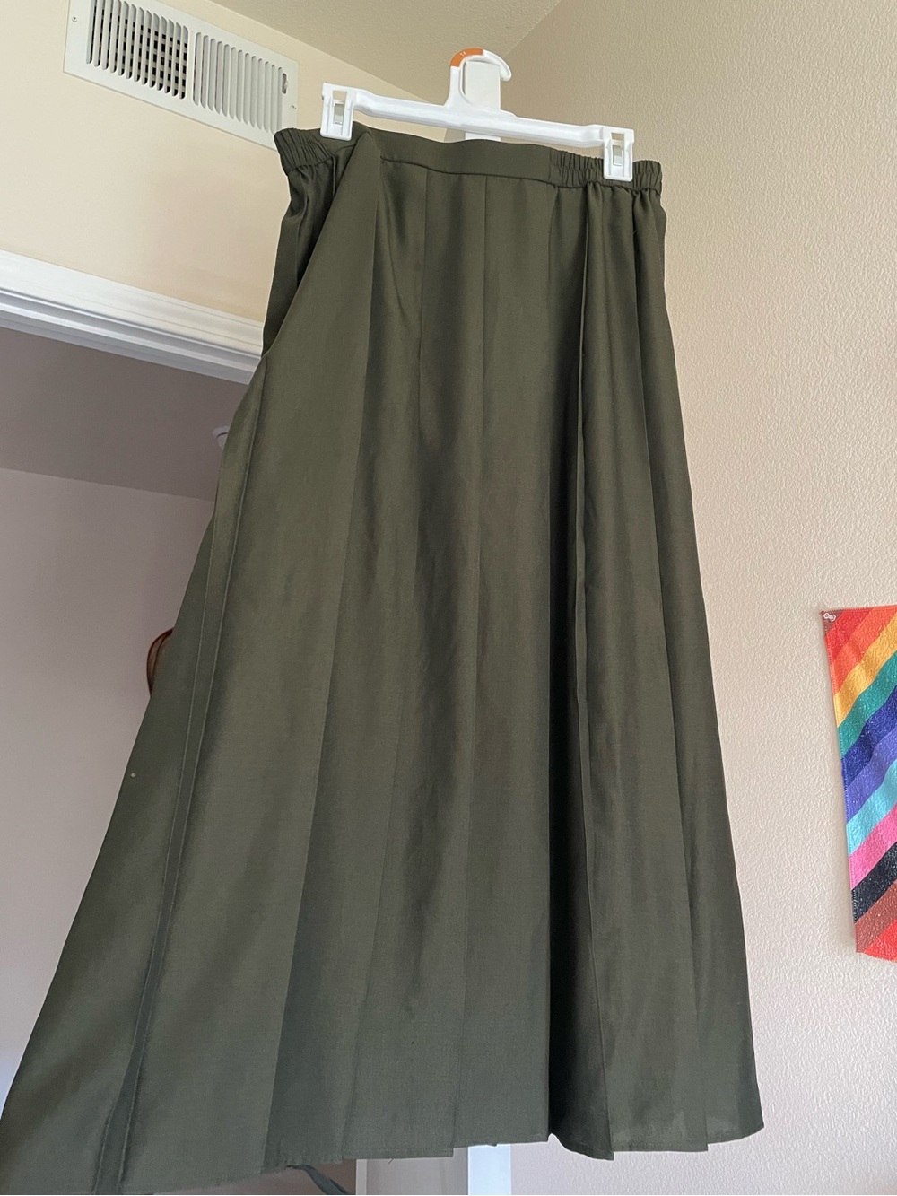 Uniqlo Olive Maxi Skirt - Picture 3 of 3